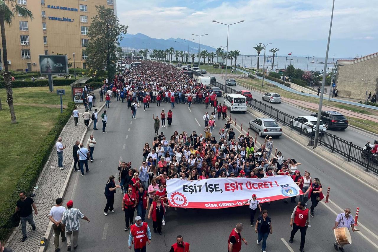İşçiler grevde: İzmir çöplere esir