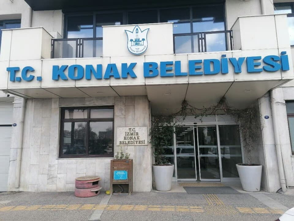 İzmir Belediyelerine ihale operasyonu: 4 gözaltı