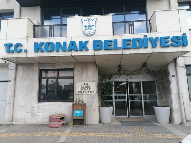 İzmir Büyükşehir ve Konak Belediyelerine operasyon: İki ihalede usulsüzlük iddiası