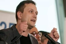 Grönland Başbakanı Nielsen Trump'ın hastane gemisi teklifini reddetti