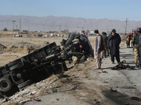 Pakistan'da öğrenci servisine terör saldırısı: 4 ölü