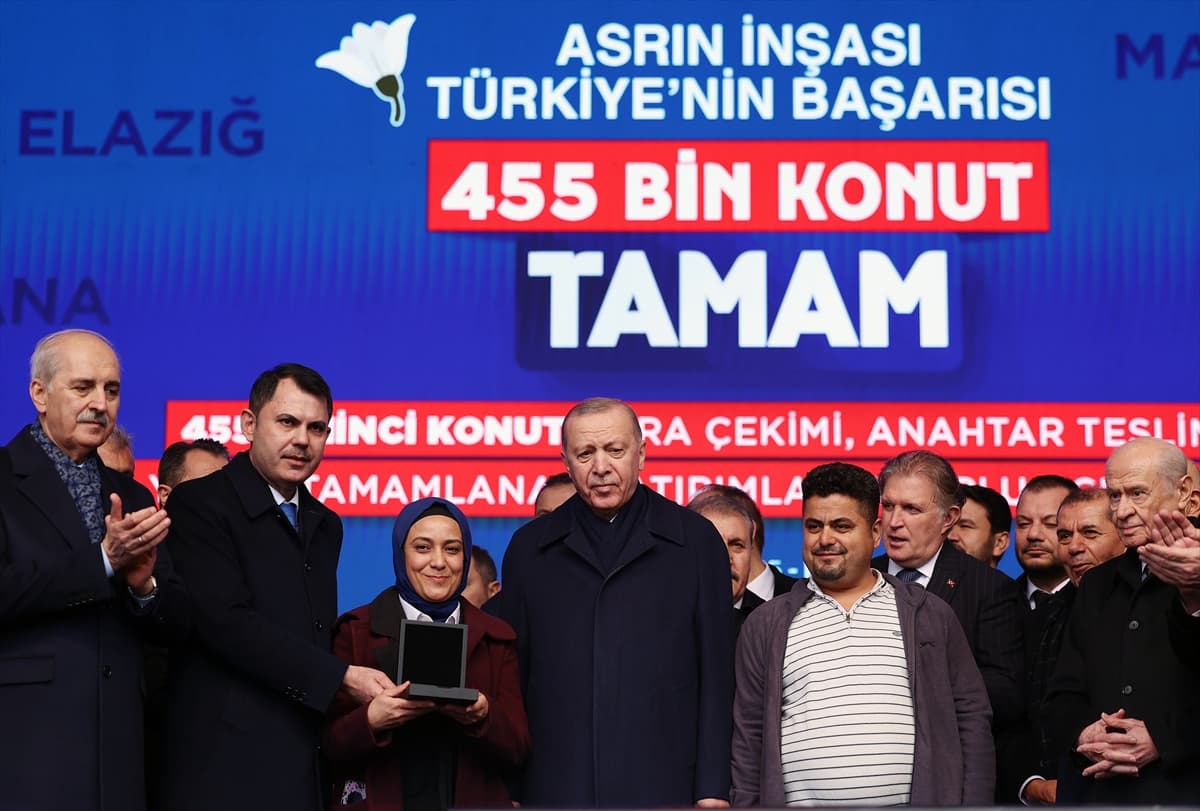 Afetzede aileler yeni yuvalarına kavuştu