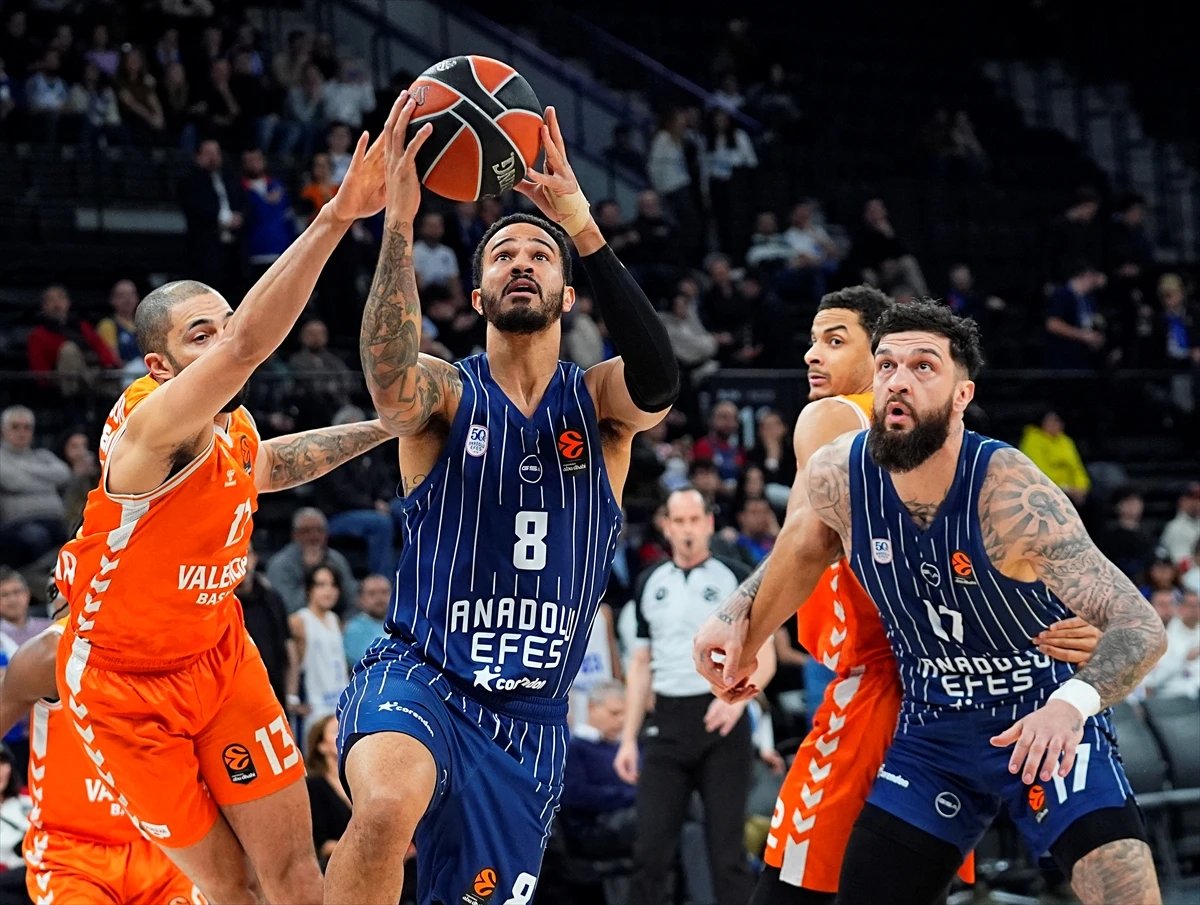 Anadolu Efes moral buldu