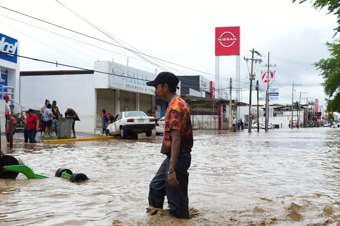 Meksika'da selden ölenlerin sayısı 76'ya yükseldi