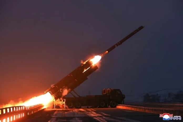 Kuzey Kore uzun menzilli seyir füzelerini test etti