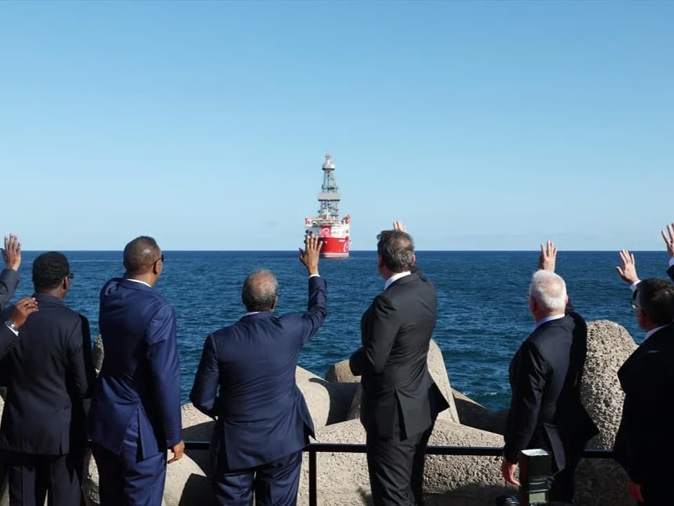 Somali kıyılarında ay-yıldız coşkusu