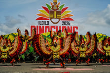 Filipinler'de 'Dinagyang Festivali' renkli görüntülere sahne oldu