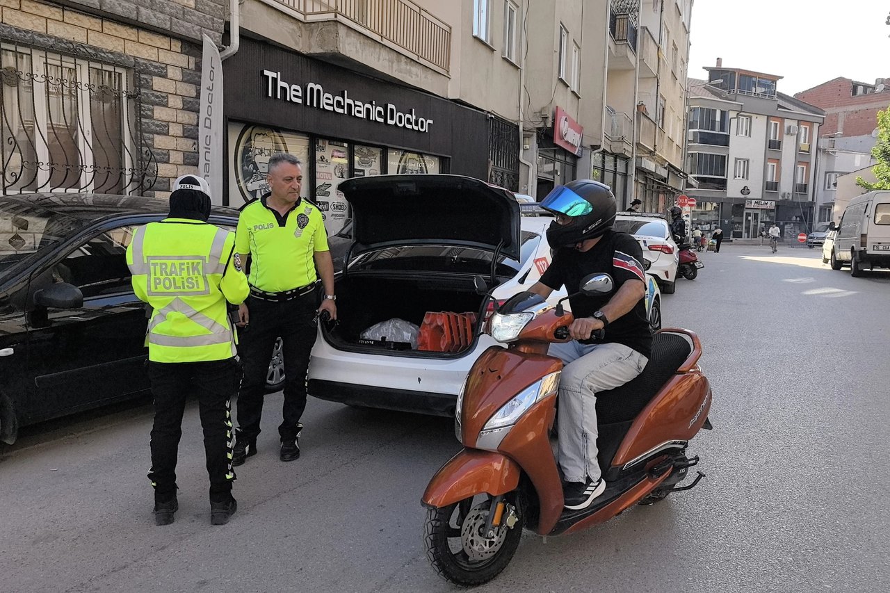 Kask cezaları hayatını kurtardı polislere teşekkür etti