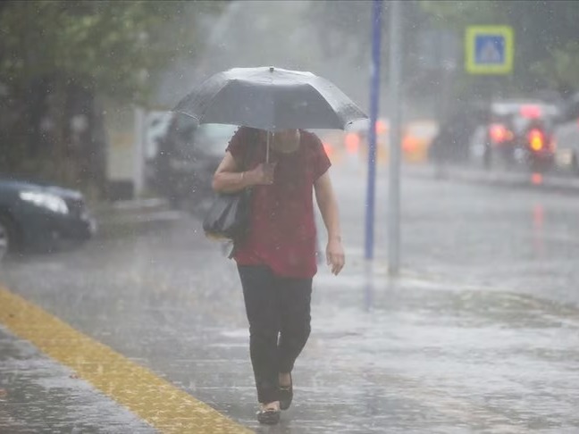 Dışarı adım atacaklar dikkat: Meteoroloji’de sarı alarm verildi, o bölgeleri sel ve çamur yağışı vuracak!