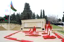 Bakü'de 'Kanlı Ocak' şehitleri 36. yılında anılıyor