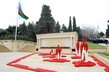 Bakü'de 'Kanlı Ocak' şehitleri 36. yılında anılıyor