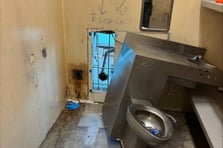 10 mahkum, hücredeki tuvaleti sökerek hapishaneden firar etti