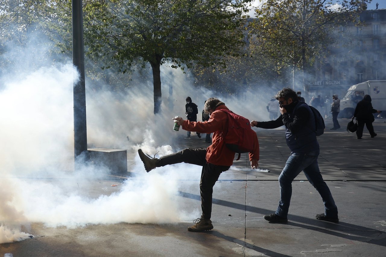 Paris'te sokaklar savaş alanına döndü