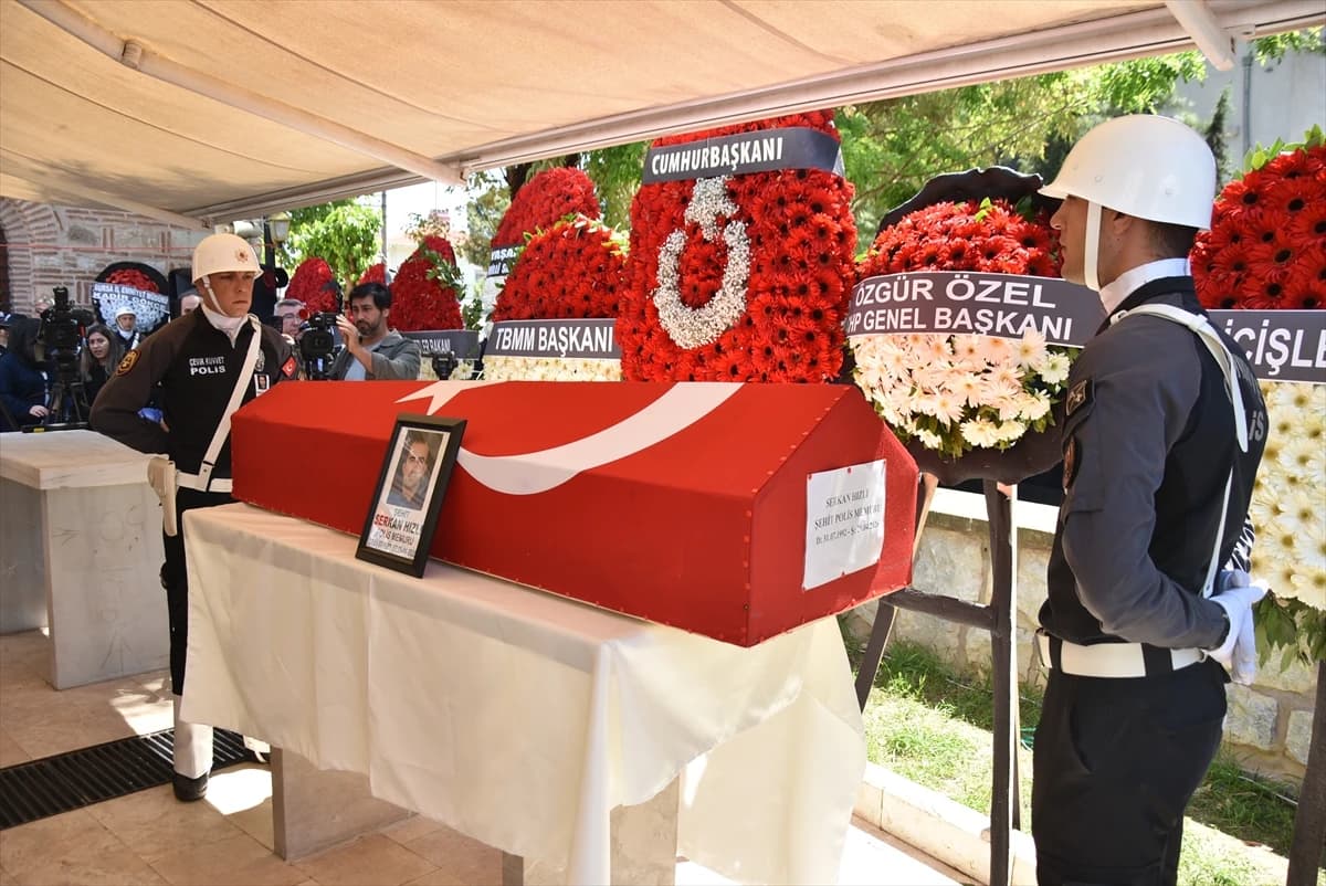 Şehit polis Serkan Hızlı son yolculuğuna uğurlandı