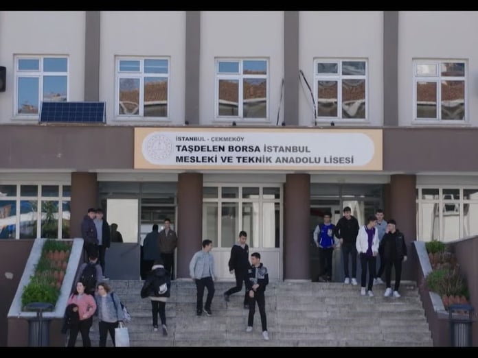 Çekmeköy'de lise öğrencisinden bıçaklı saldırı: İki öğretmen ve bir öğrenci yaralandı