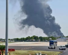 Hindistan Havayolları'na ait bir yolcu uçağı kalkıştan sonra düştü