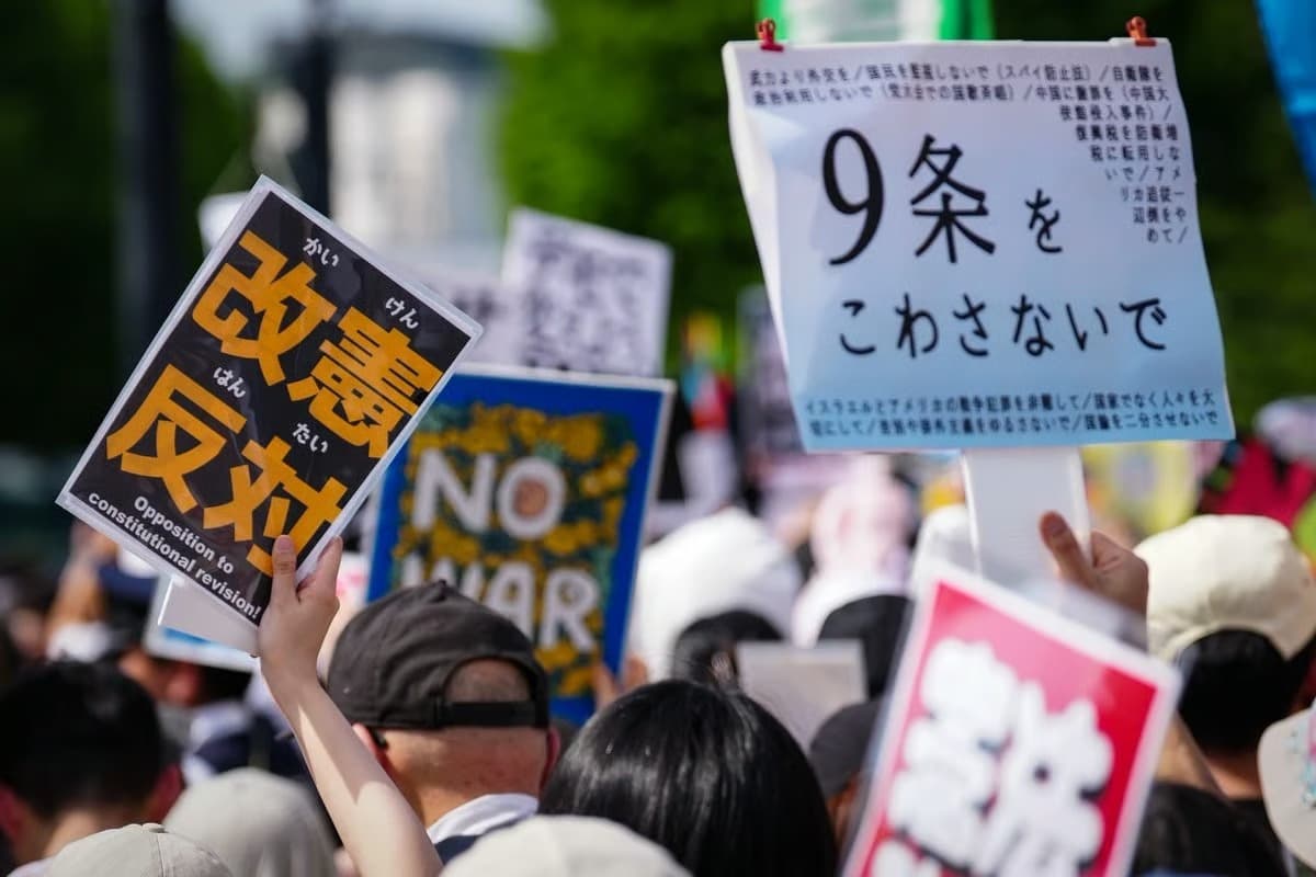 Japonya'da savaş karşıtı protesto!
