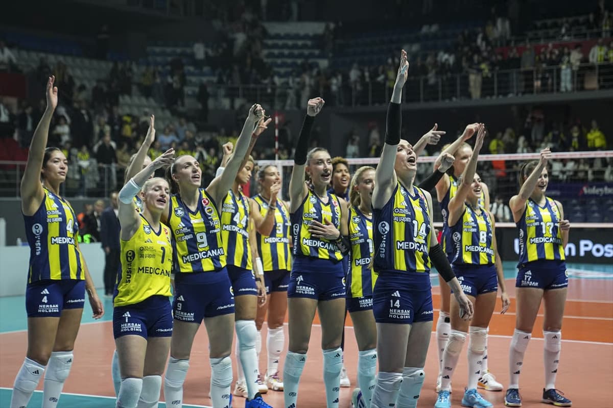 Voleybol derbisinde kazanan Fenerbahçe