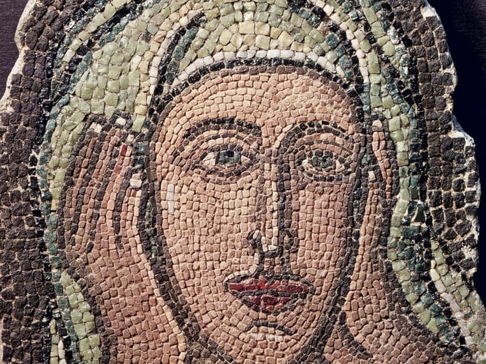 Bizans'ta kendini zincire vuran keşişin kadın olduğu ortaya çıktı