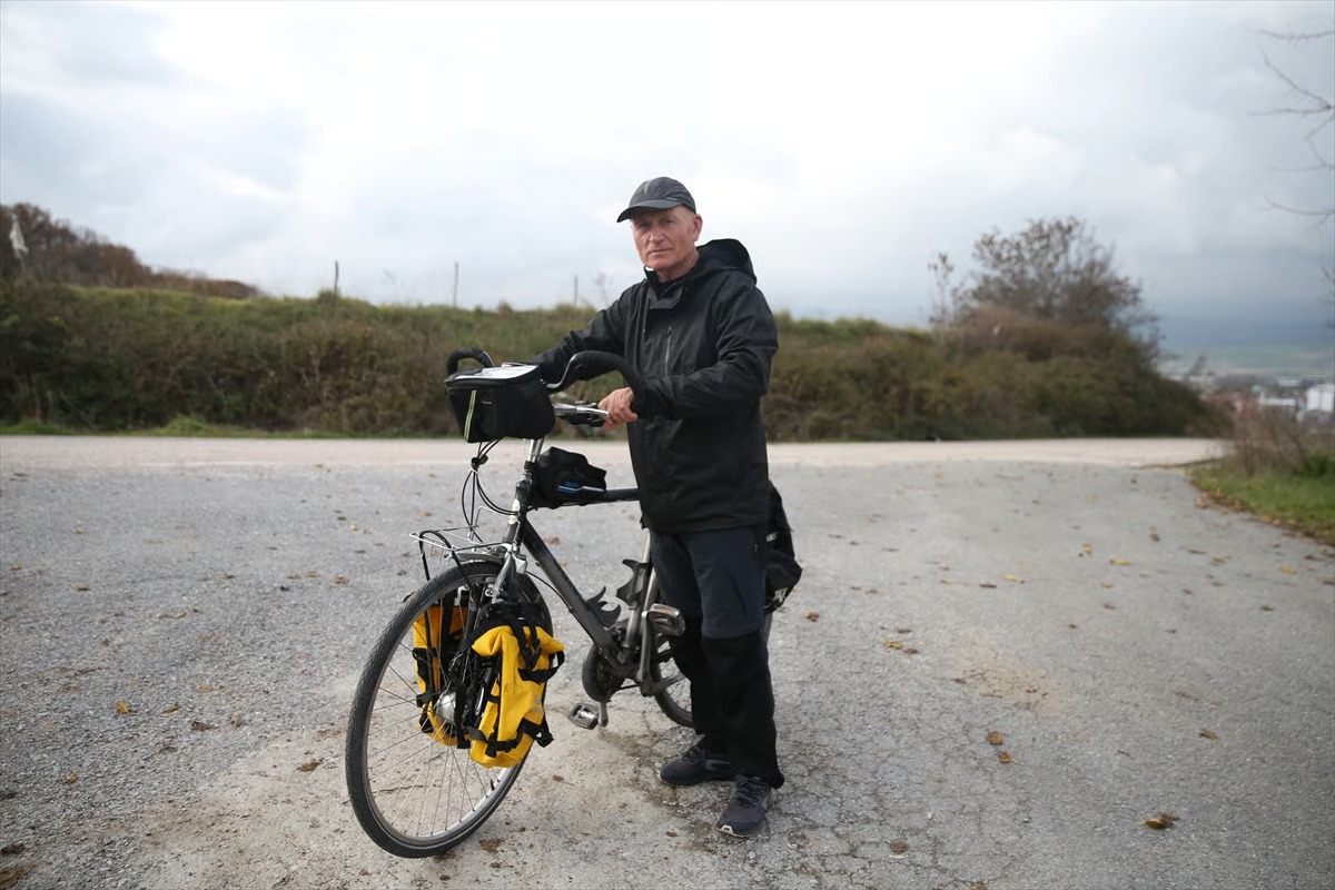 Susurluk'tan Kabe'ye 3 bin 450 km pedal çevirdi 