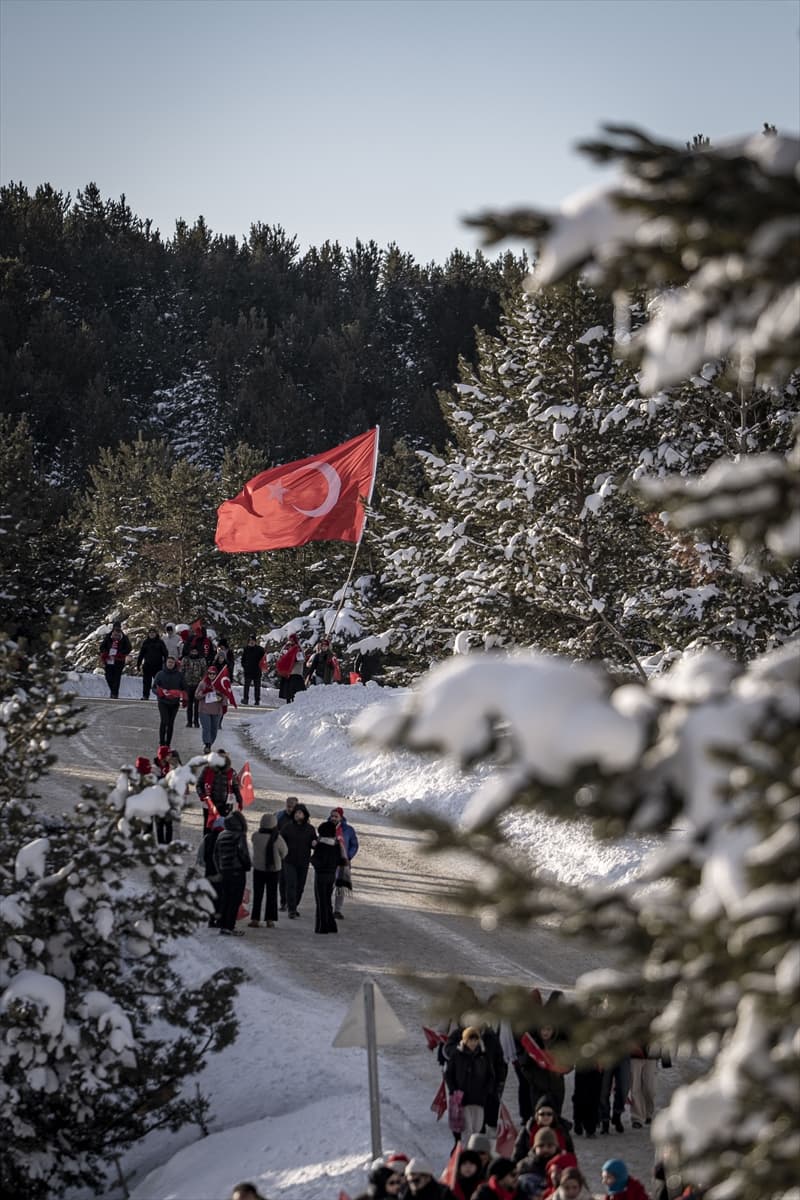 Sarıkamış Harekatı'nın 111. yılında binlerce kişi şehitler için karlar altında yürüdü