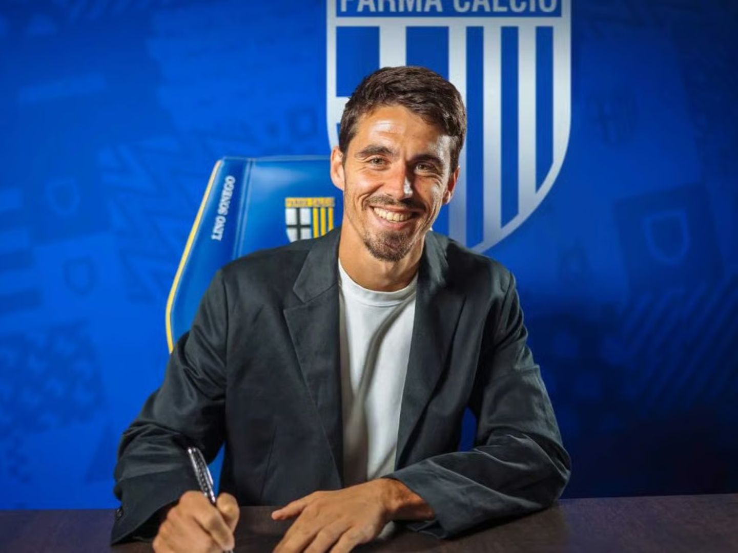 Parma'da teknik direktörlük koltuğuna Arsenal'ın genç yardımcı antrenörü Carlos Cuesta getirildi