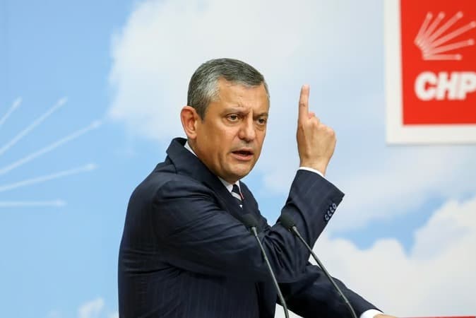 Özgür Özel’in kendisine kazandıran millete kaybettiren stratejisi