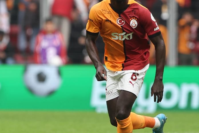 Galatasaray 10 kişi kaldı