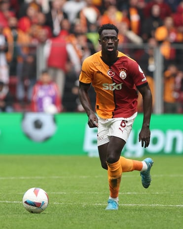 Galatasaray 10 kişi kaldı