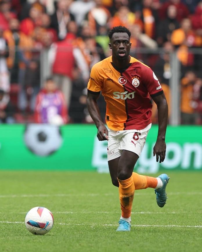 Galatasaray 10 kişi kaldı