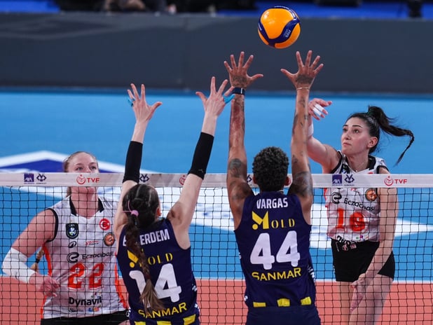 Sultanlar Ligi'nde dev randevu: Namağlup Fenerbahçe, Eczacıbaşı deplasmanında