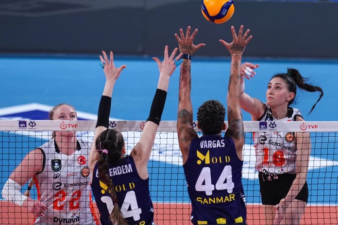 Sultanlar Ligi'nde dev randevu: Namağlup Fenerbahçe, Eczacıbaşı deplasmanında