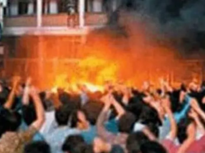 Tarihte Bugün: Sivas'ta Madımak Oteli'nde yaşanan olaylarda 37 kişi hayatını kaybetti