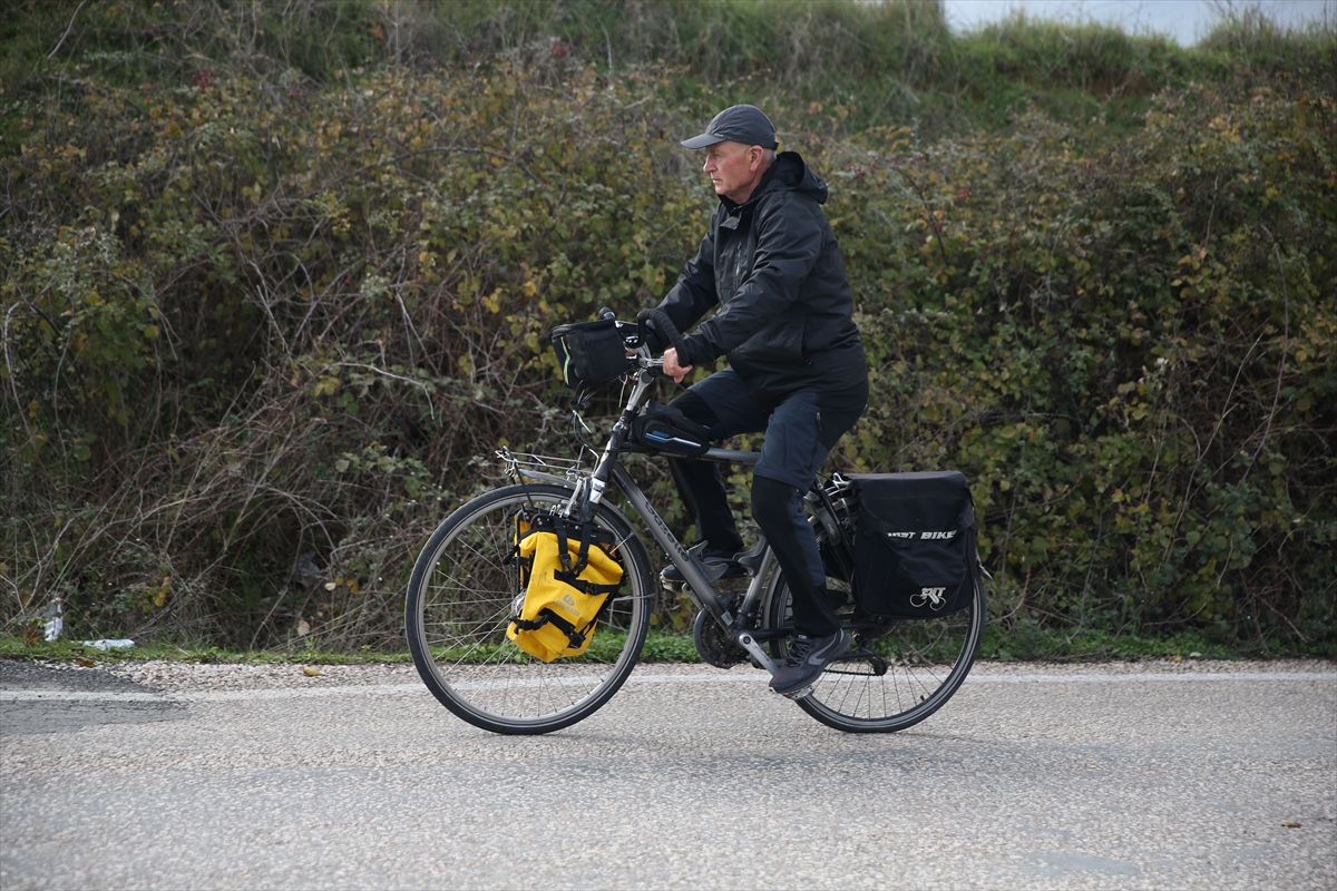 Umre için pedal çevirdi: 3 bin 450 kilometre yol gitti 