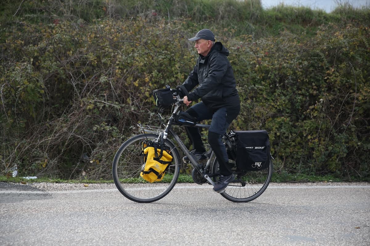 Umre için pedal çevirdi: 3 bin 450 kilometre yol gitti 