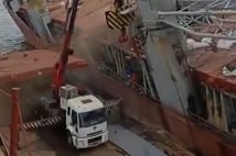 Tuzla’da gemi yan yattı: Bir işçi can verdi