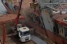 Tuzla’da gemi yan yattı: Bir işçi can verdi