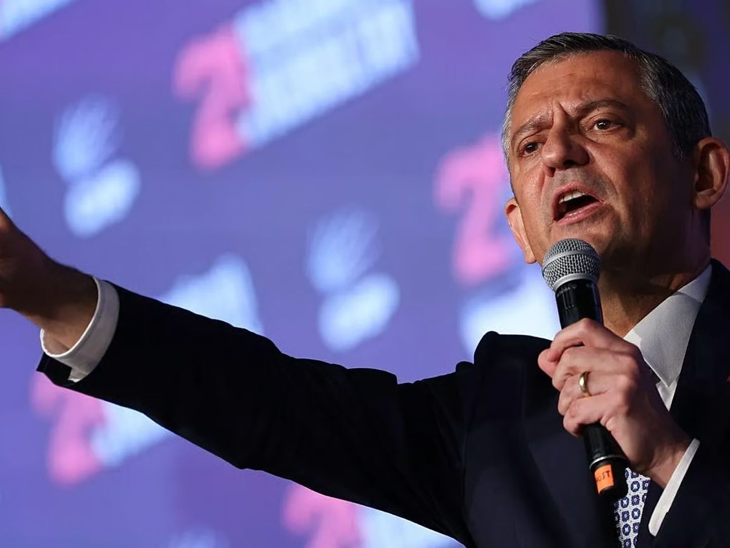 Kulisleri karıştıran iddia! Özgür Özel'in yeni parti binası bile hazır
