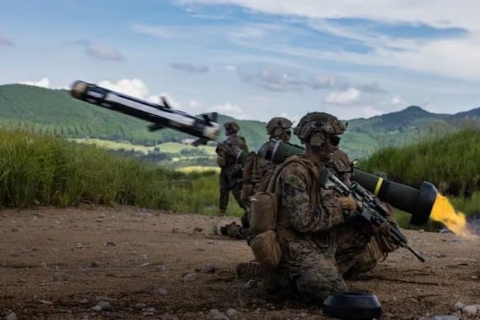 Yeni hafif Javelin lançeri teslim edildi