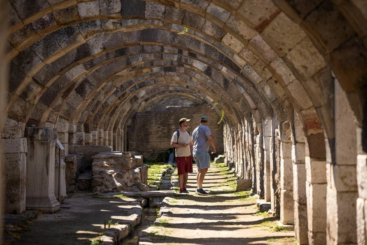 Smyrna Antik Kenti'nde yeni bulgular gün yüzüne çıkarıldı
