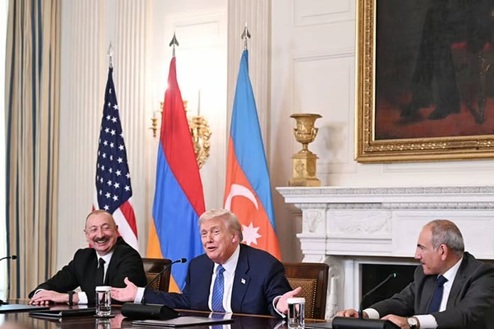 Azerbaycan ve Ermenistan Trump'ın Ev Sahipliğinde Barış Anlaşmasını Parafladı