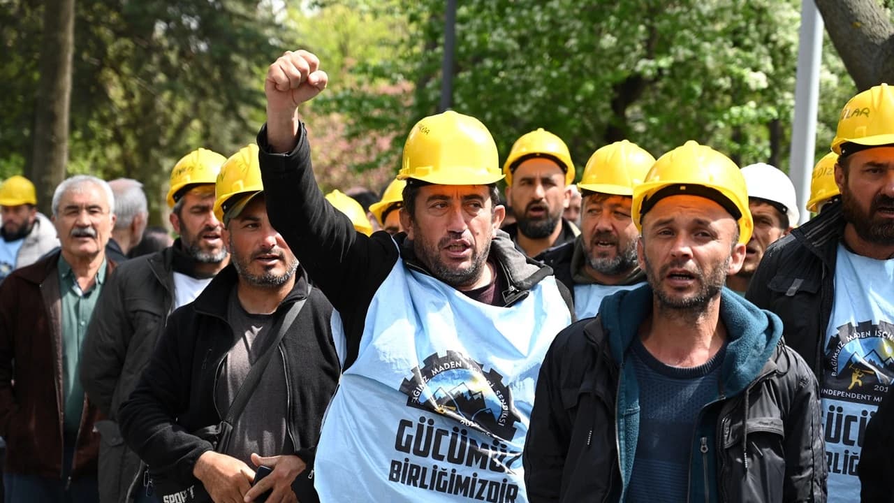 Maaşlarını alamayan madenciler son dakika