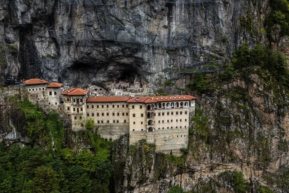 Trabzon dağlarındaki tarih: Sümela Manastırı