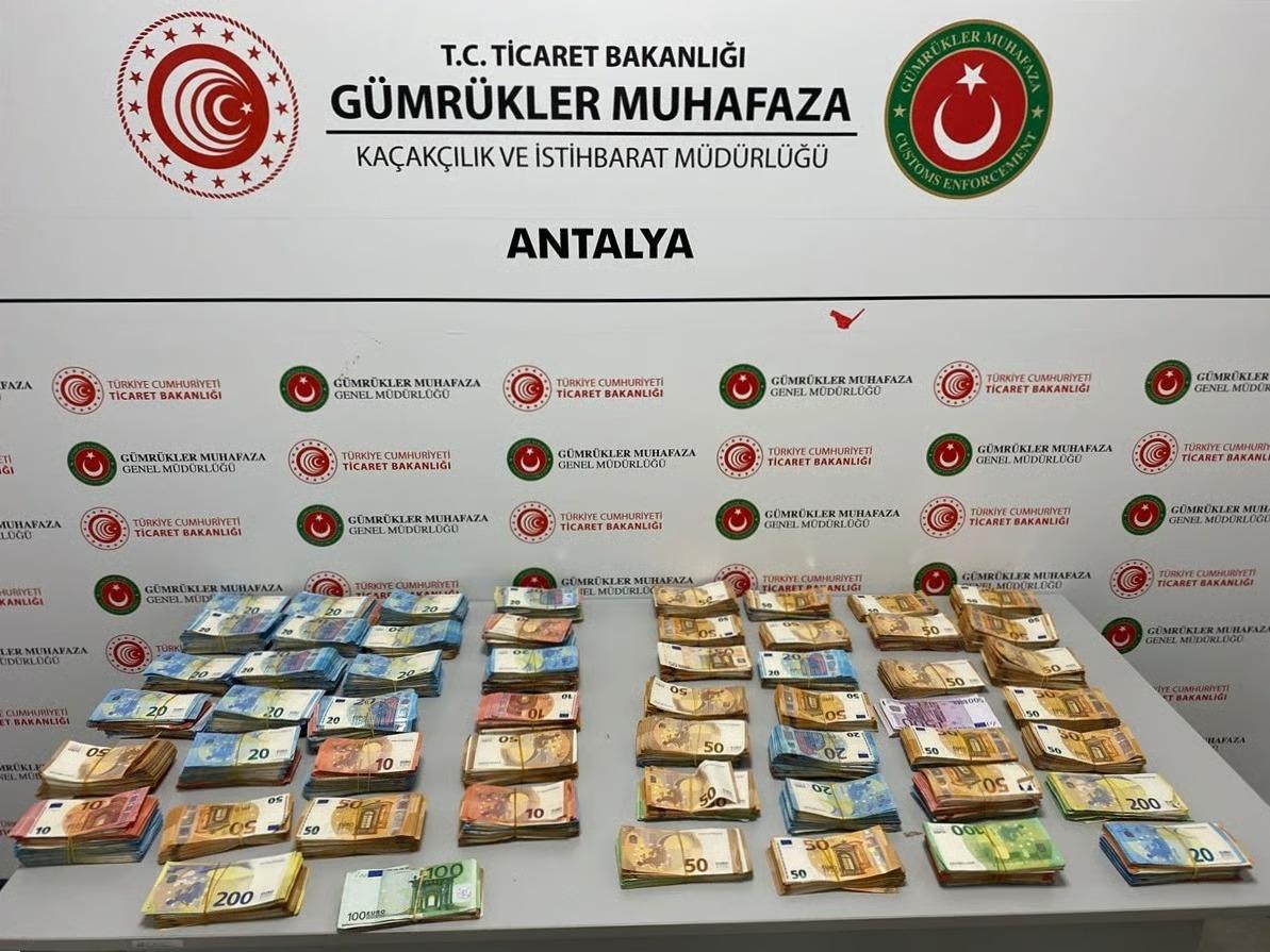 Antalya'da akılalmaz yöntem! 381 bin euro böyle ortaya çıktı