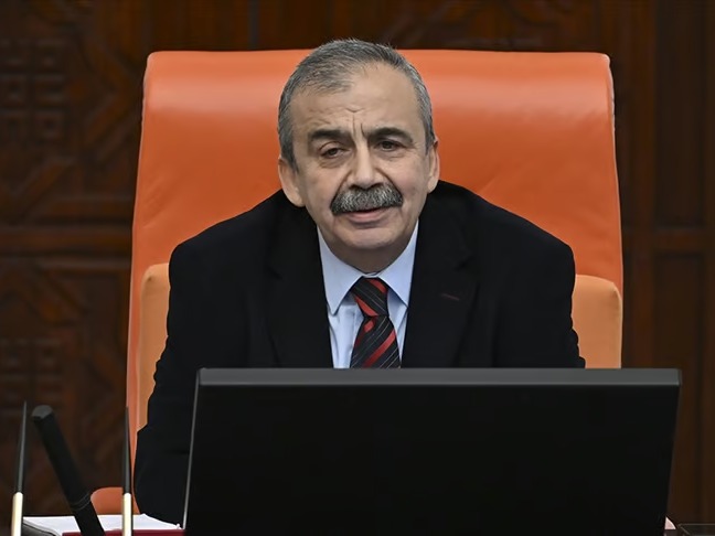 Sırrı Süreyya Önder’in ardından siyaset dünyasından peş peşe mesajlar