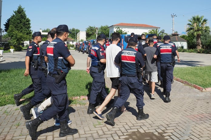 3 ilde Kamuyu 2.5 milyar TL zarara sokan suç örgütüne operasyon