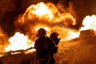 Russia Strikes Ukraine's Kharkiv & Kyiv Amid Peace Talks