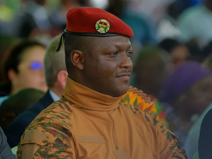 Burkina Faso’da tüm siyasi partiler feshedildi