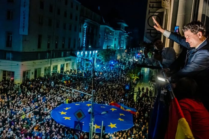 Romanya’da cumhurbaşkanlığı seçimini bağımsız aday Dan kazandı