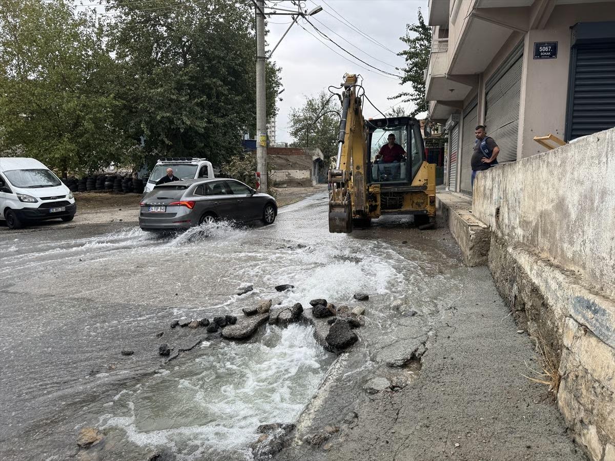İzmir'de 2 gündür boşa akan su
